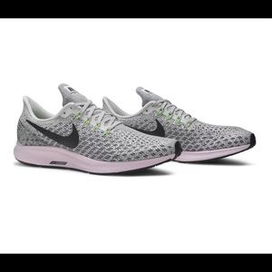 Women’s Nike zoom Pegasus 35 tennis shoes, size 9